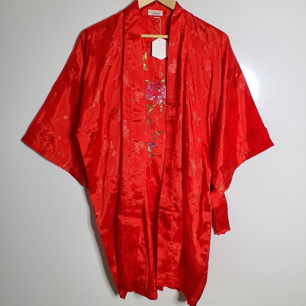 Golden Bee Red Embroidered Rayon Kimono VTG 60's  New with tags attached Size M
